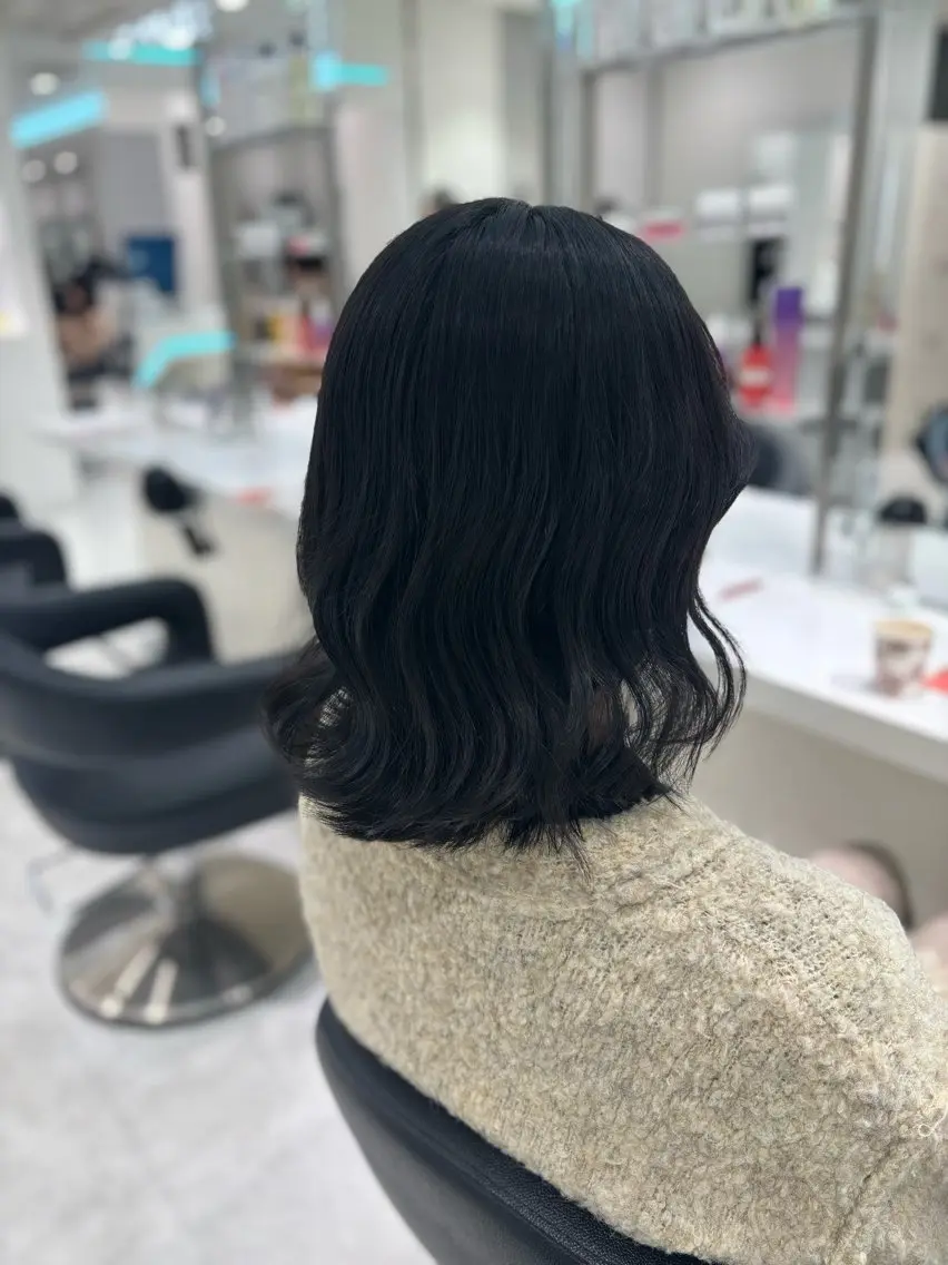 カラー 流行りの透明感カラー ×縮毛矯正🤍ユウのヘアスタイル