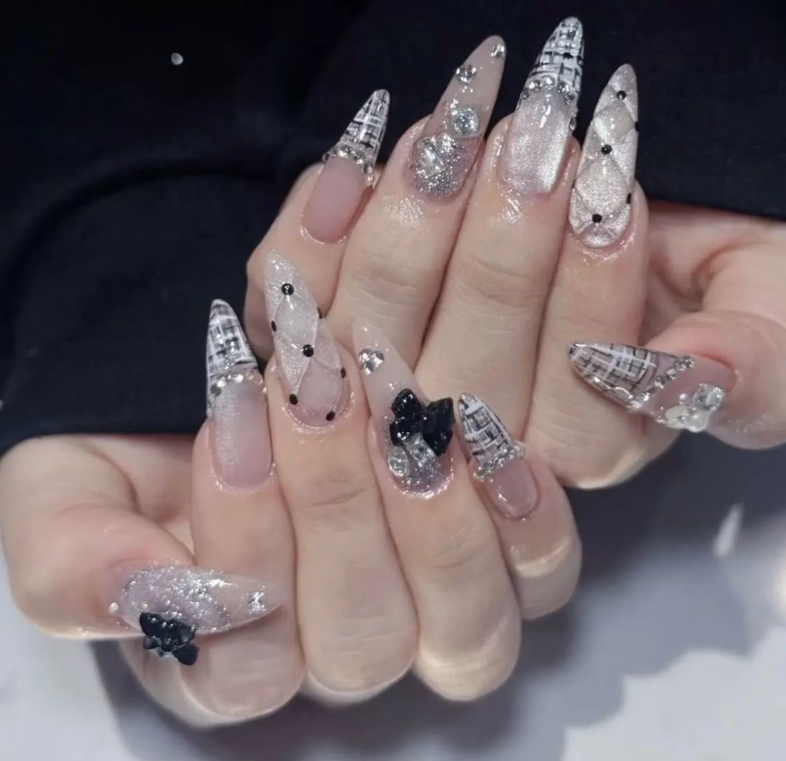 ネイル アートネイル 長さ出し フレンチネイル ジェルネイル キラキラネイル Belle Nail Salonのネイルデザイン