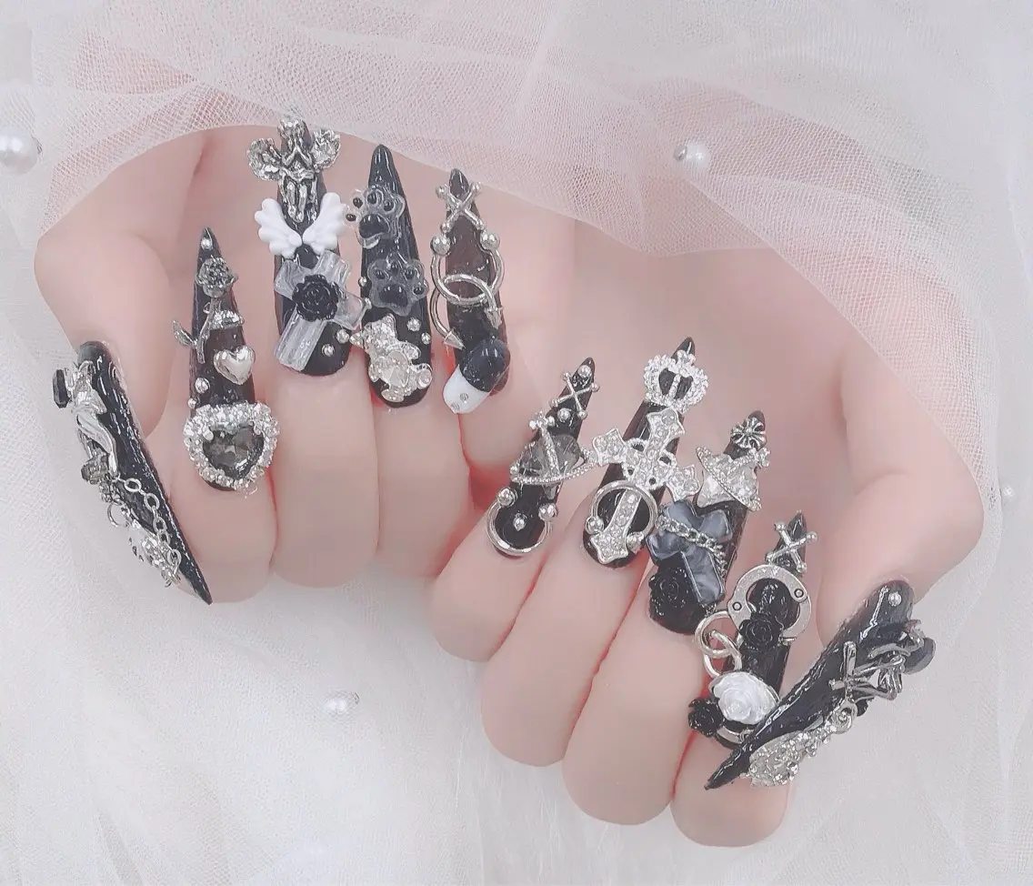 ネイル アートネイル オーロラネイル ボルドー チークネイル フレンチネイル ハンドネイル Sakura Nail Salonのネイルデザイン
