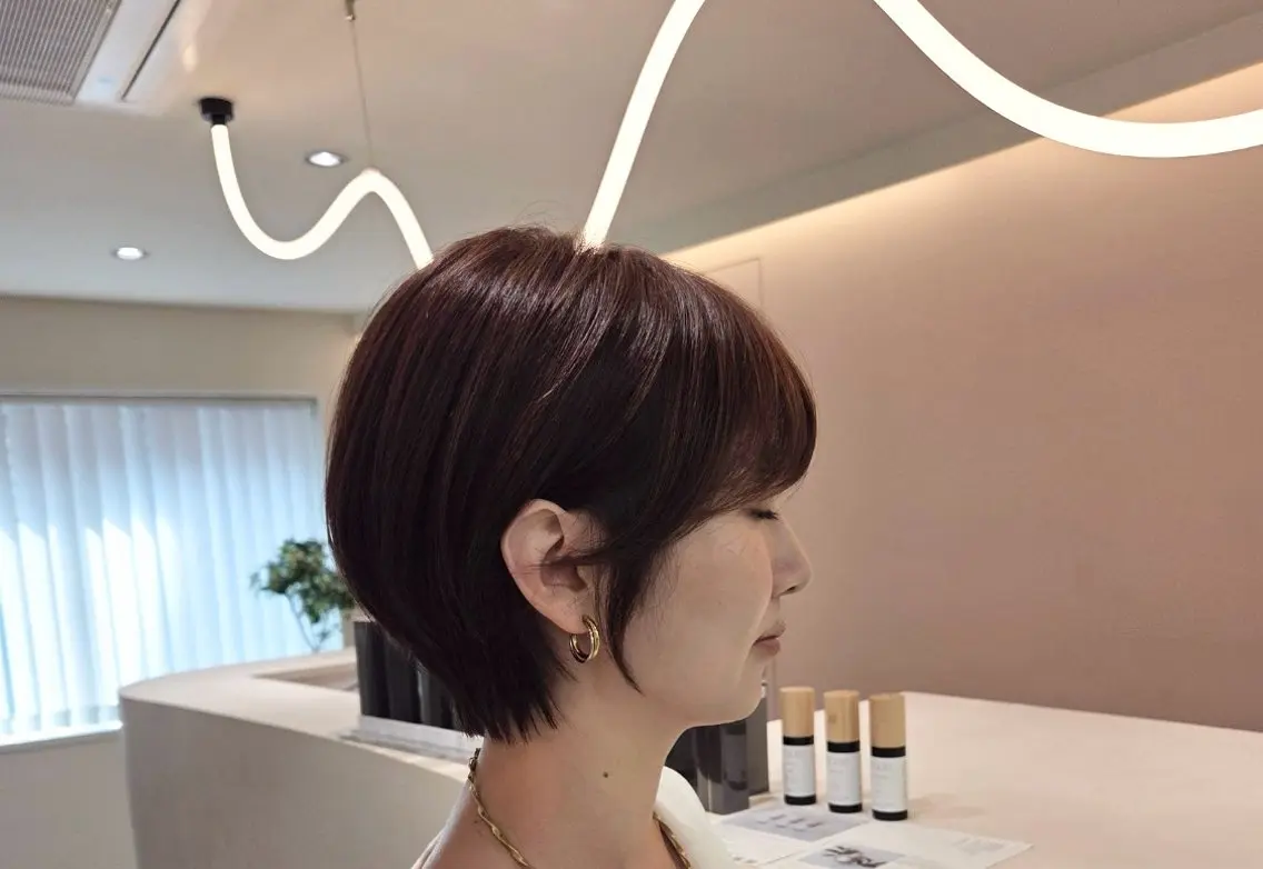 ショート ボブ ハイライト 髪質改善 似合わせカット ショートヘア 中村拓磨 明るい白髪染めのヘアスタイル