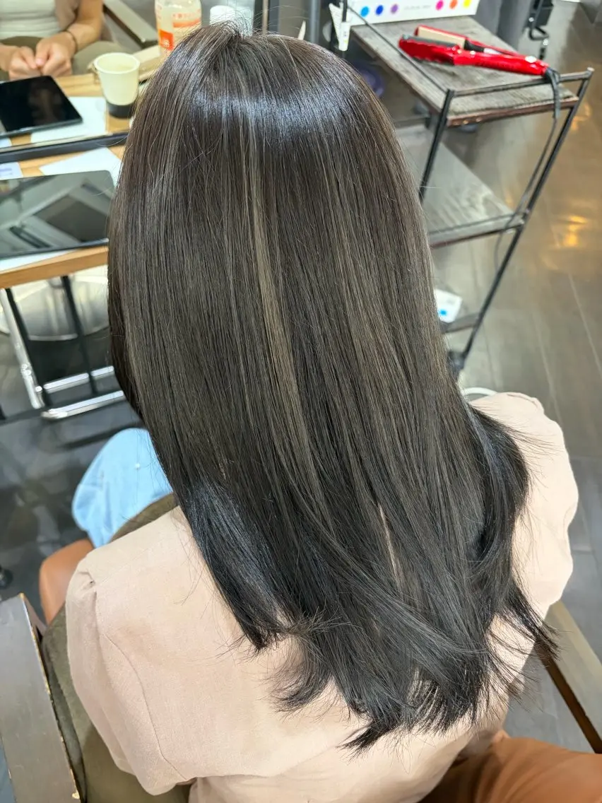 セミロング カラー グレージュ ハイライトカラー ハイライト ヘアカラー トリートメント you🪼 名駅カラーモデル🎨のヘアスタイル