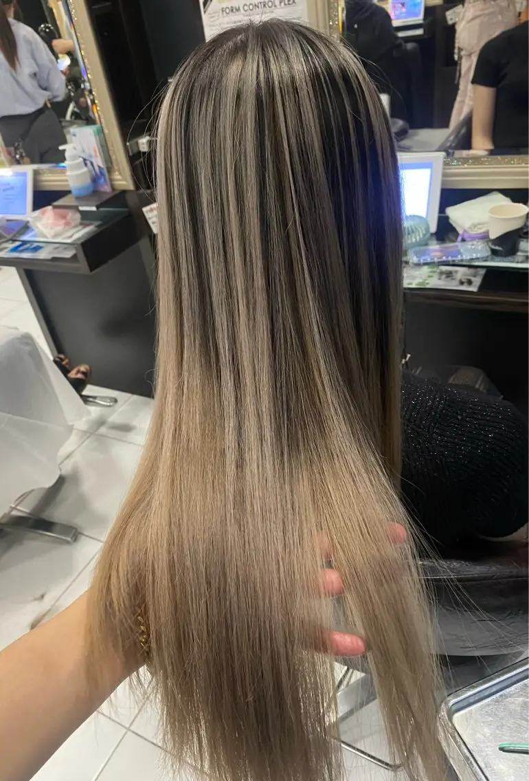 ロング カラー バレイヤージュ 髪質改善 レイヤーカット トリートメント ヘアカラー トリートメント グレージュ達人/赤み 消し/ブリーチ/岩崎のヘアスタイル