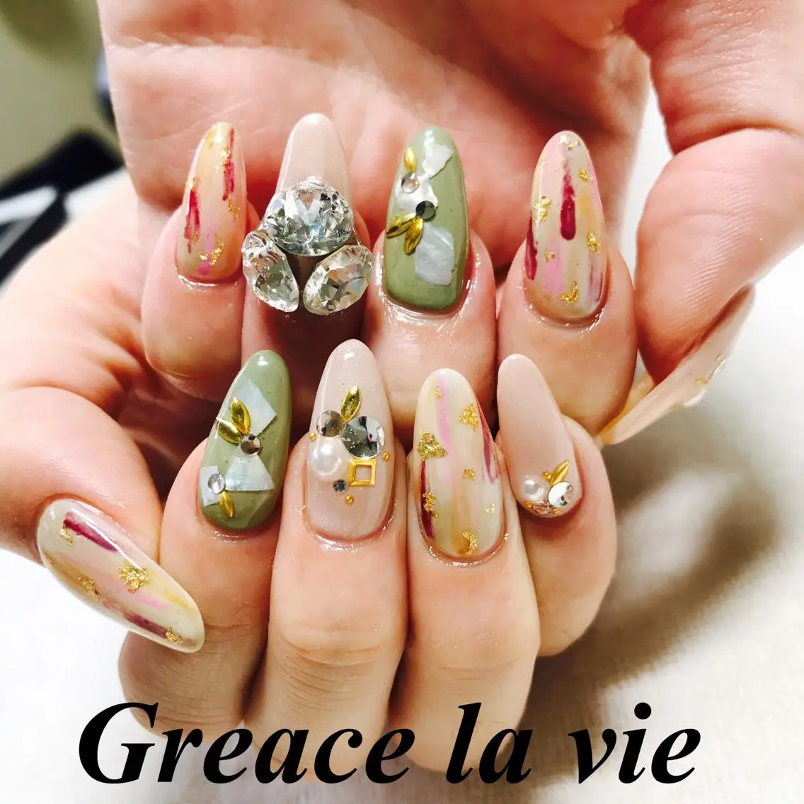 セミロング カラー キッズ ネイル マツエク・マツパ ゴージャス クリスマス アートネイル 長さ出し フットネイル Greace  la vieのネイルデザイン
