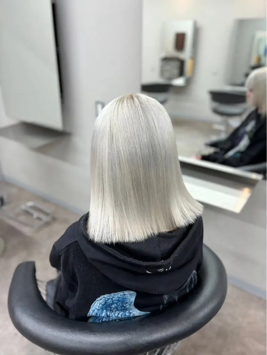 ミディアム ブリーチカラー HAZUKI🦖のヘアスタイル