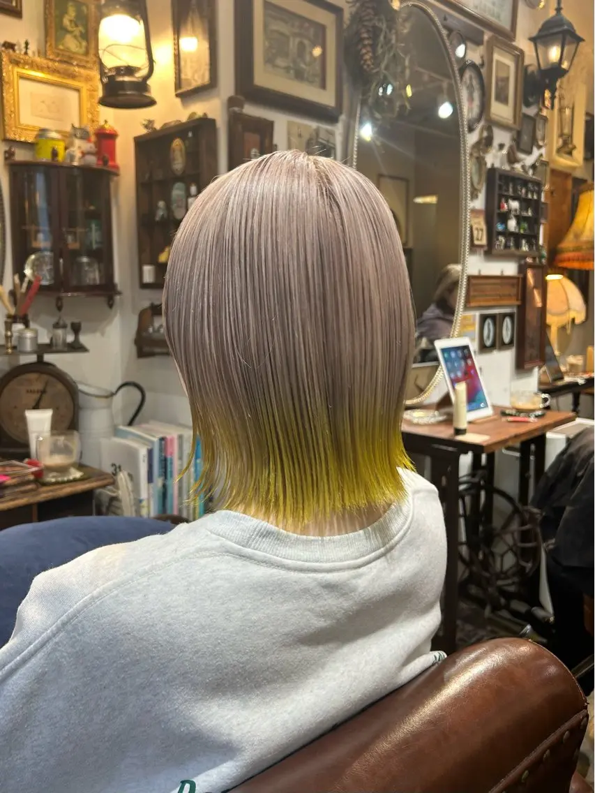 ショート カラー ベージュカラー ブリーチ ハイトーンカラー ミルクティーベージュ イエローカラー カット ヘアカラー トリートメント BRITS 渡辺 菜々子のヘアスタイル