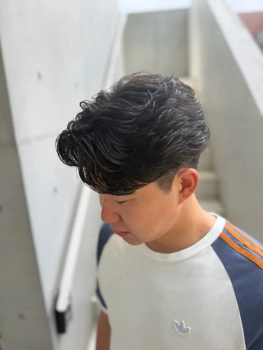 パーマ メンズ フェザーパーマ/シャ ドウパーマ特化/真生のヘアスタイル