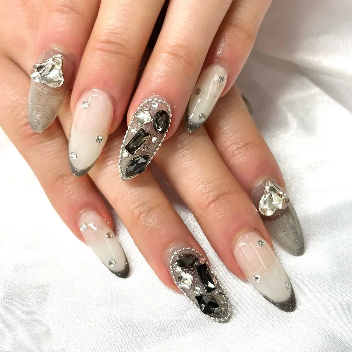 ネイル salon iris 🦋北広島市大曲のネイルデザイン