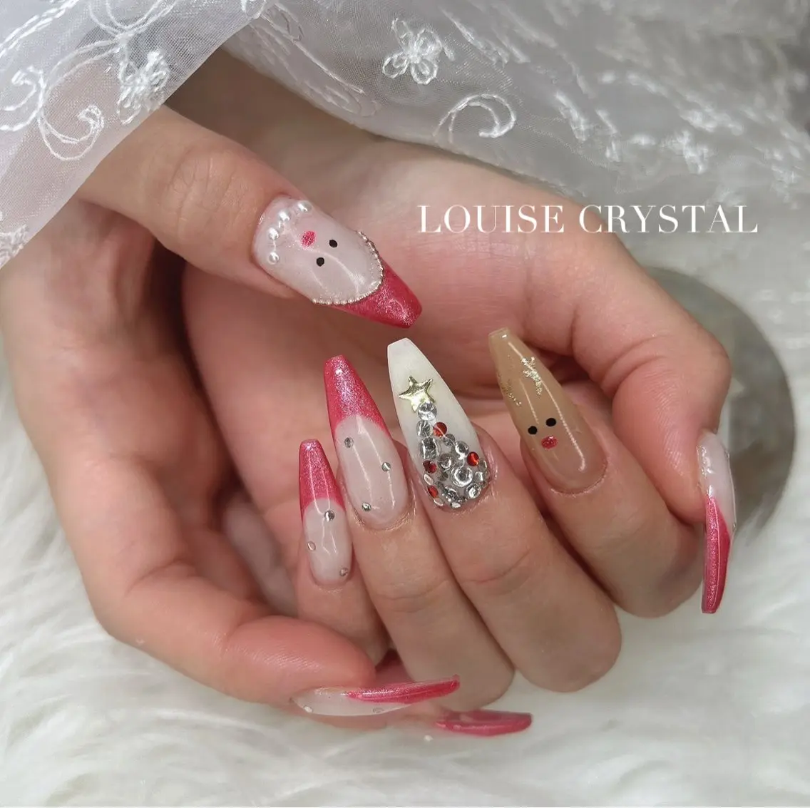 ネイル 冬ネイル クリスマス ハンドネイル LOUISE CRYSTALのネイルデザイン