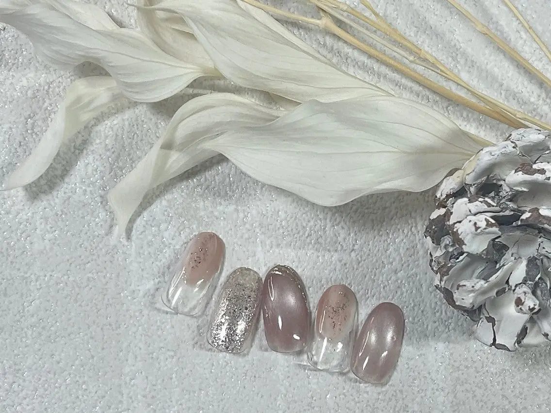 ネイル オーロラネイル フットネイル フレンチネイル ジェルネイル マグネットネイル ハンドネイル kiki nail &brow二子玉川の眉毛・アイブロウイメージ