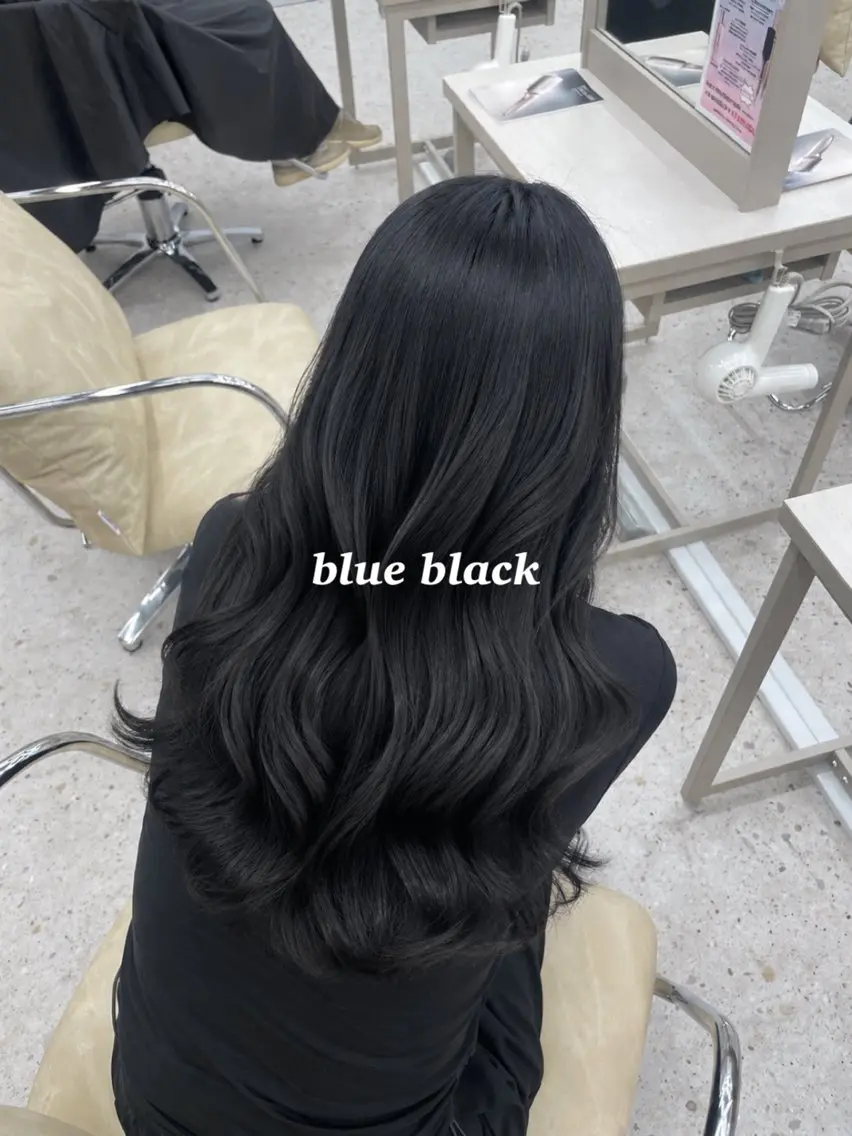 ロング カラー 黒髪 ブリーチ ブルーカラー ブルーブラック 透明感カラー ヘアカラー COCO_ Minonのヘアスタイル