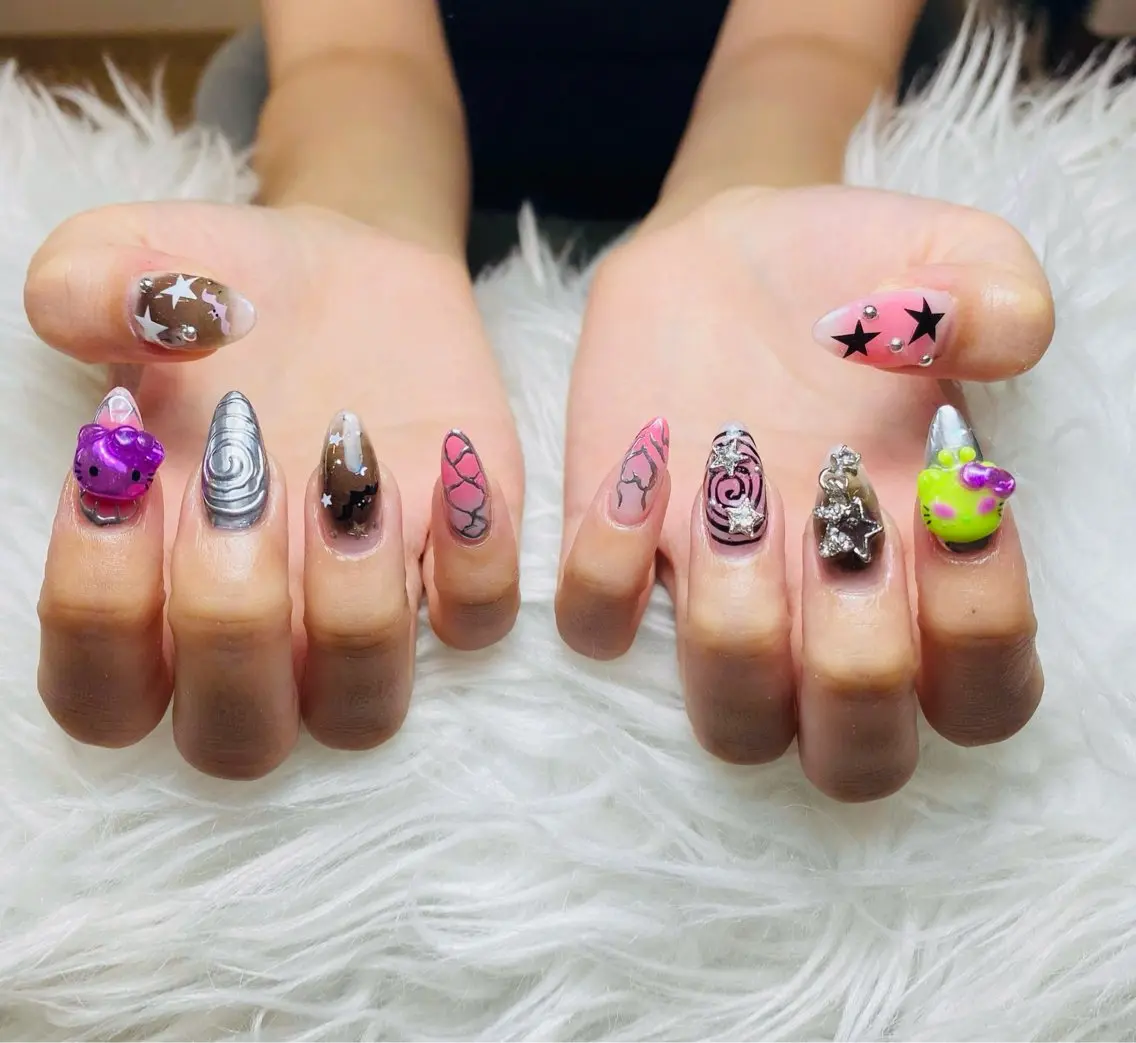 ネイル チークネイル フラッシュネイル フレンチネイル ガラスフレンチ キラキラネイル ニィ ニィのネイルデザイン
