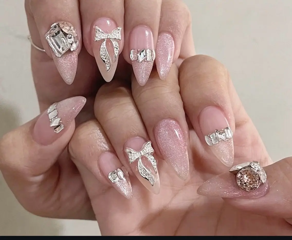 ネイル フレンチネイル ジェルネイル ガラスフレンチ ハロウィン ハート H.baby Nail Salonのネイルデザイン