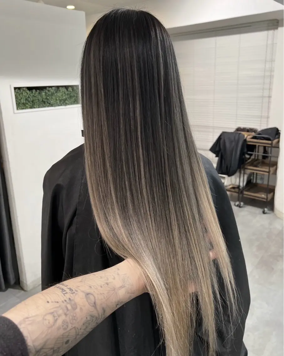 ロング カラー バレイヤージュ ベージュカラー ホワイトベージュ レイヤーカット 指名数No.1 /NAOYAのヘアスタイル