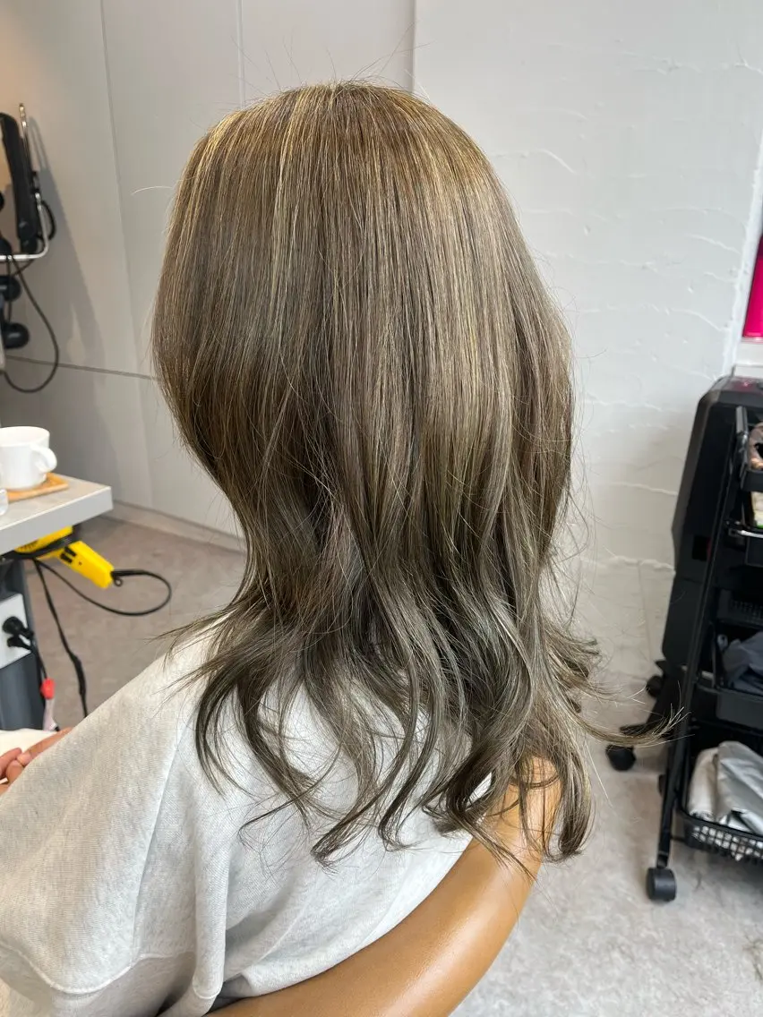 ロング カラー カット ヘアカラー トリートメント うしだ かおるのヘアスタイル