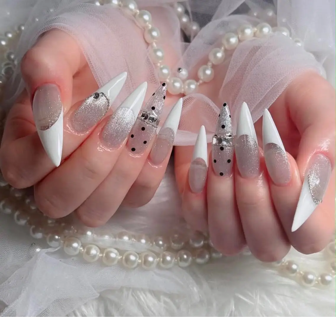 ネイル チークネイル フレンチネイル キラキラネイル 韓国ネイル マグネットネイル ハンドネイル Chibi h.babynailのネイルデザイン