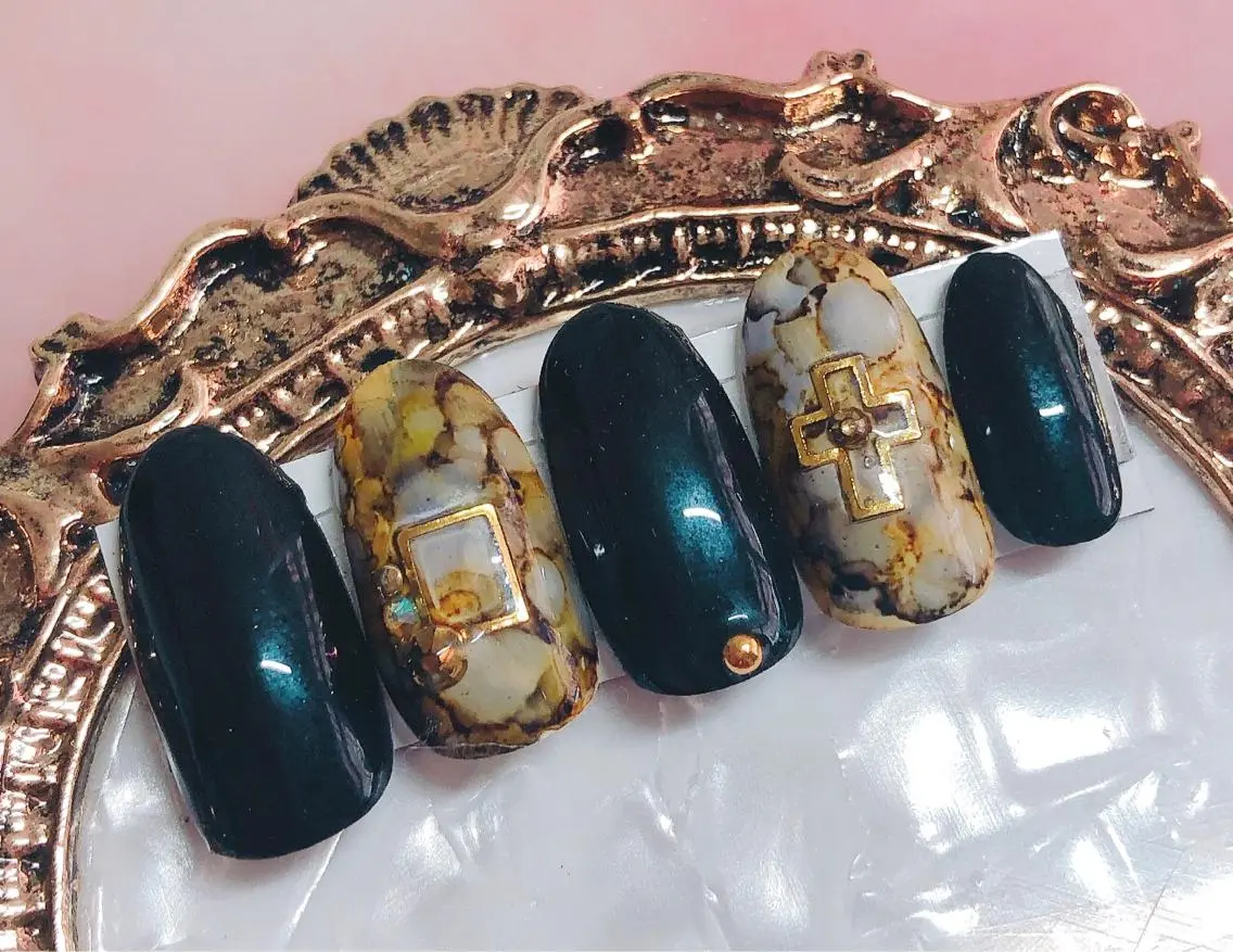 ネイル ハンドネイル CROWN プライベートサロンのネイルデザイン