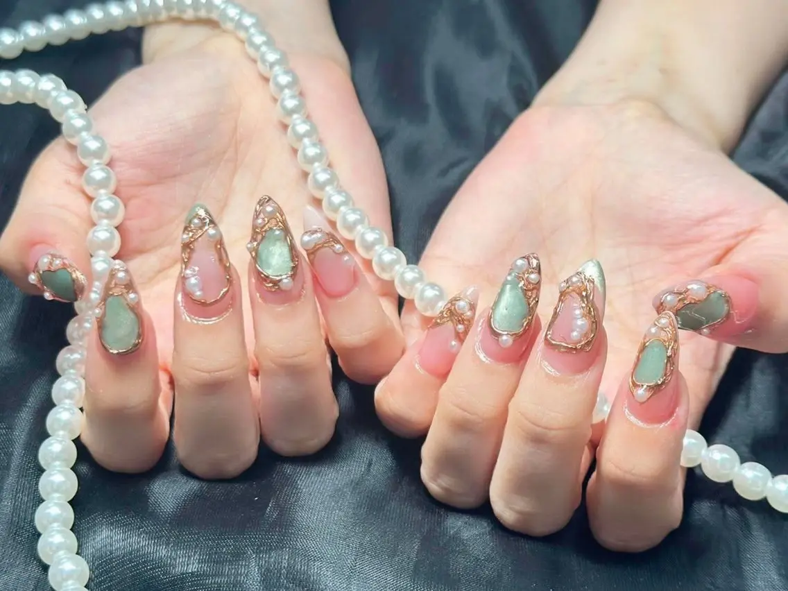 ネイル AURA NAIL 上前津のネイルデザイン