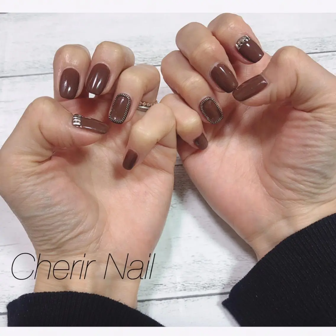ネイル ブラウン ワンカラーネイル ショートネイル シルバー シンプルネイル Cherirnail kaoriのネイルデザイン