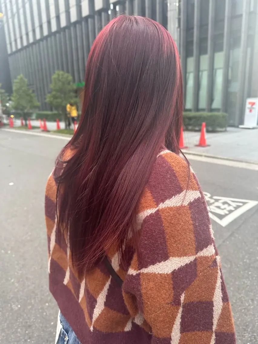 カラー なのは\透け感カラー \レイヤーカットのヘアスタイル