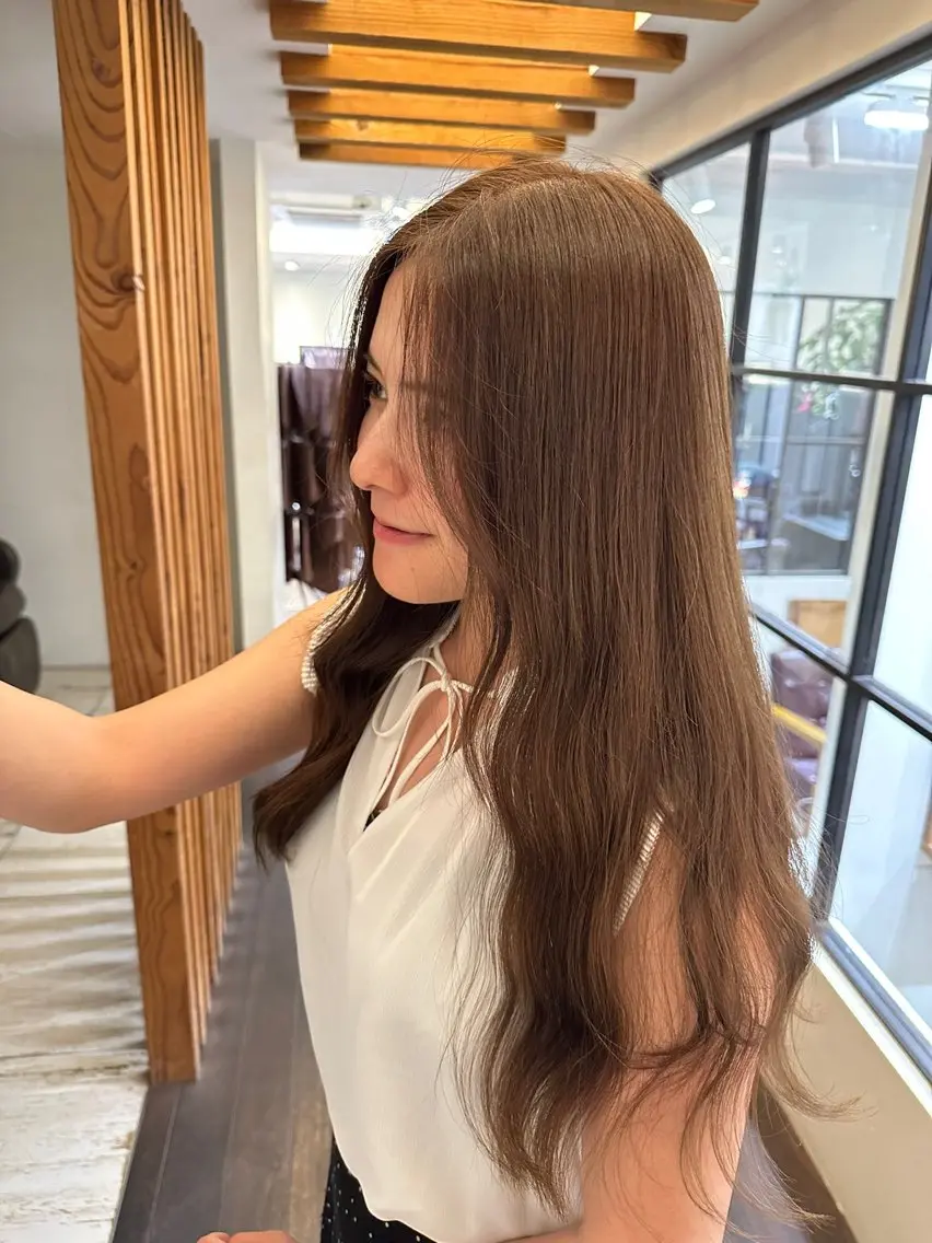 ロング カラー ヘアカラー トリートメント 安丸 結夏のヘアスタイル