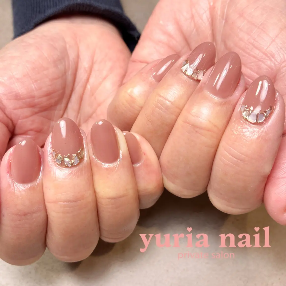 ネイル ゴールド ラメ(グリッター) ニュアンスネイル シンプルネイル 春ネイル ハンドネイル 小林 ゆりあのネイルデザイン