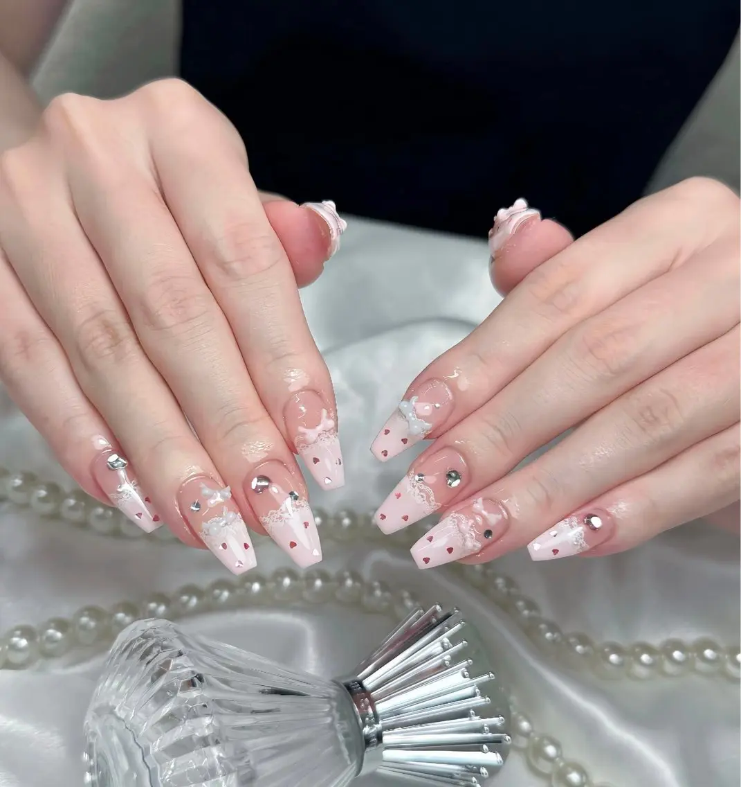 ネイル アートネイル ジェルネイル キラキラネイル 韓国ネイル 持ち込み ハンドネイル ハンドケア Blingg NailStudioのネイルデザイン