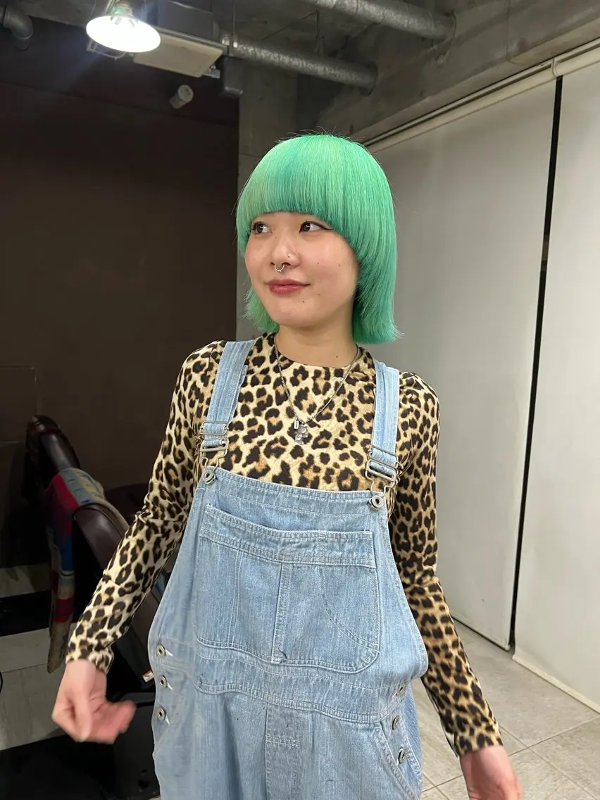 ミディアム カラー ブリーチ ミント ミントグリーン ヘアカラー AOI 　ヘアカラ ー / ブリーチのヘアスタイル