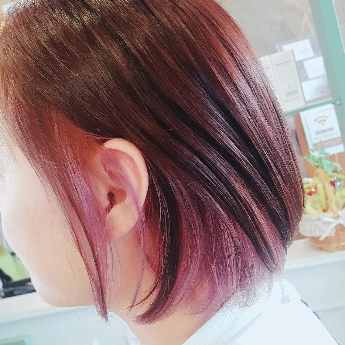 ショート パープルカラー 若泉 真梨のヘアスタイル