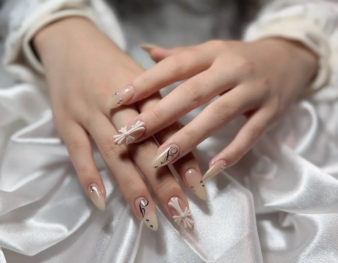 ネイル オーロラネイル チークネイル フットネイル フレンチネイル ジェルネイル ハンドネイル Havi Nailsのネイルデザイン