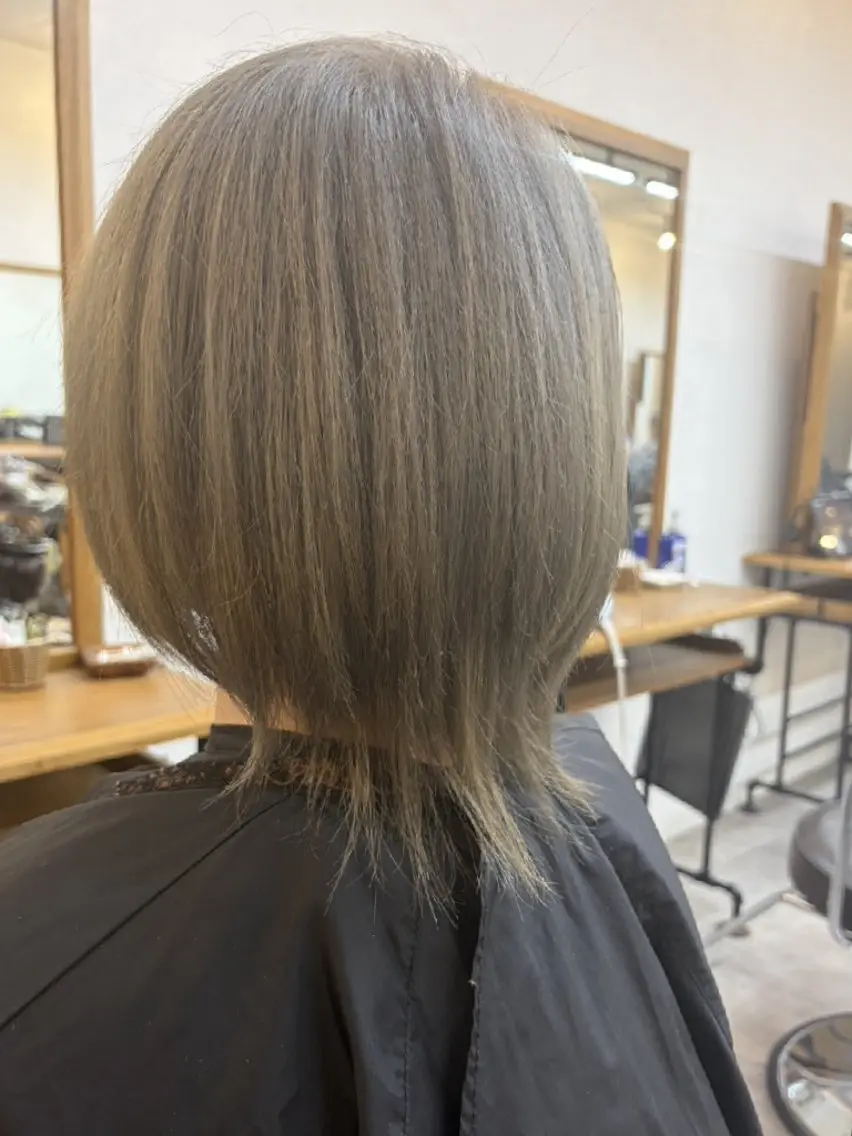 カラー ベージュカラー ブリーチ ホワイトベージュ 澤田 あきのヘアスタイル
