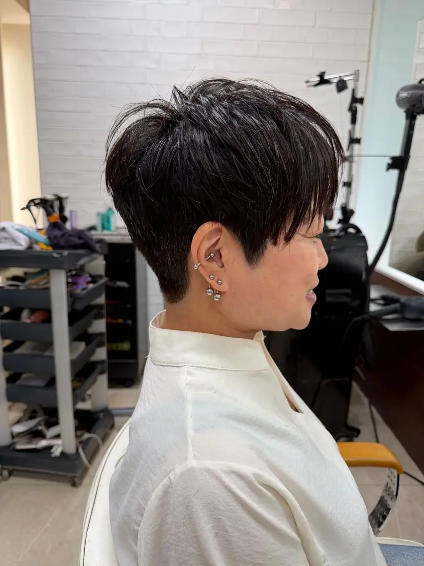 ショート moe 矯正 さらさらストレートのヘアスタイル