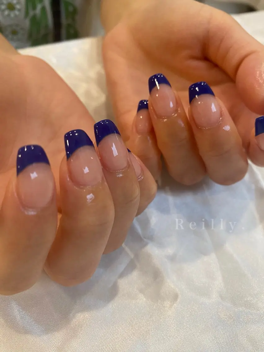 ネイル ブルー フラッシュネイル フレンチネイル ジェルネイル グラデーション ハンドネイル ハンドケア Marina 《REILLY.》のネイルデザイン