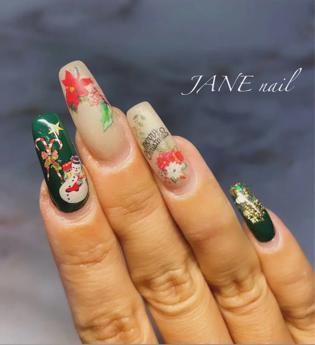 ネイル グリーン ロングネイル 赤色 ホワイト 冬ネイル ハンドネイル Nail Salon JANEのネイルデザイン