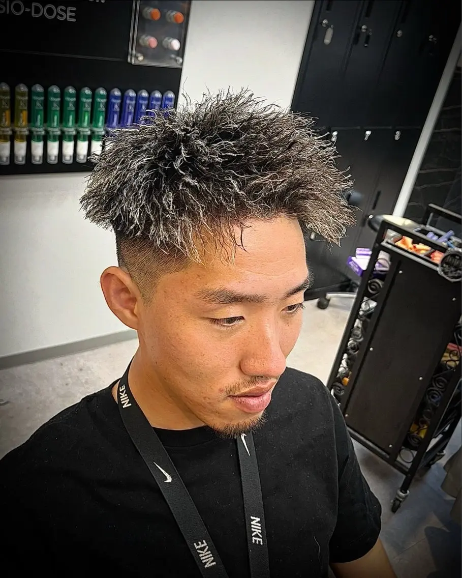 ショート カラー パーマ ヘアアレンジ メンズ メンズメッシュ メンズパーマ メッシュ カット ヘアカラー パーマ ヘアセット men'slapis YUTOのヘアスタイル