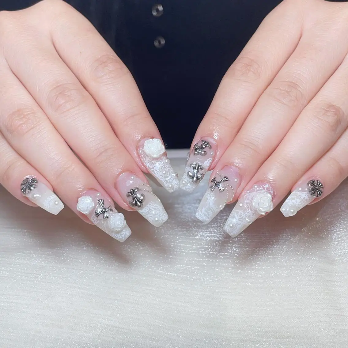 ネイル アートネイル オーロラネイル フラッシュネイル ガーリー キラキラネイル ハンドネイル Una NAILMANAMIのネイルデザイン