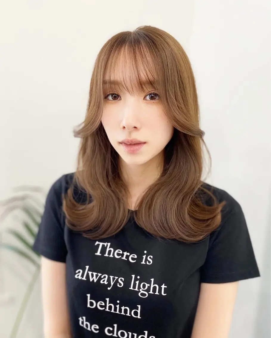 セミロング カラー カット ヘアカラー トリートメント 顔まわりレイヤー× 韓国ヘアオタベシンヤのヘアスタイル