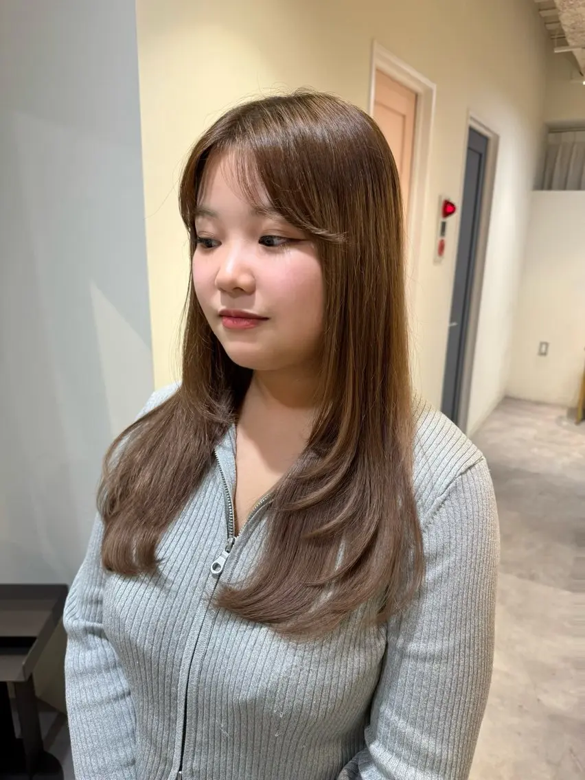 ロング レイヤーカット ayaka♡ 柔らかカラーのヘアスタイル