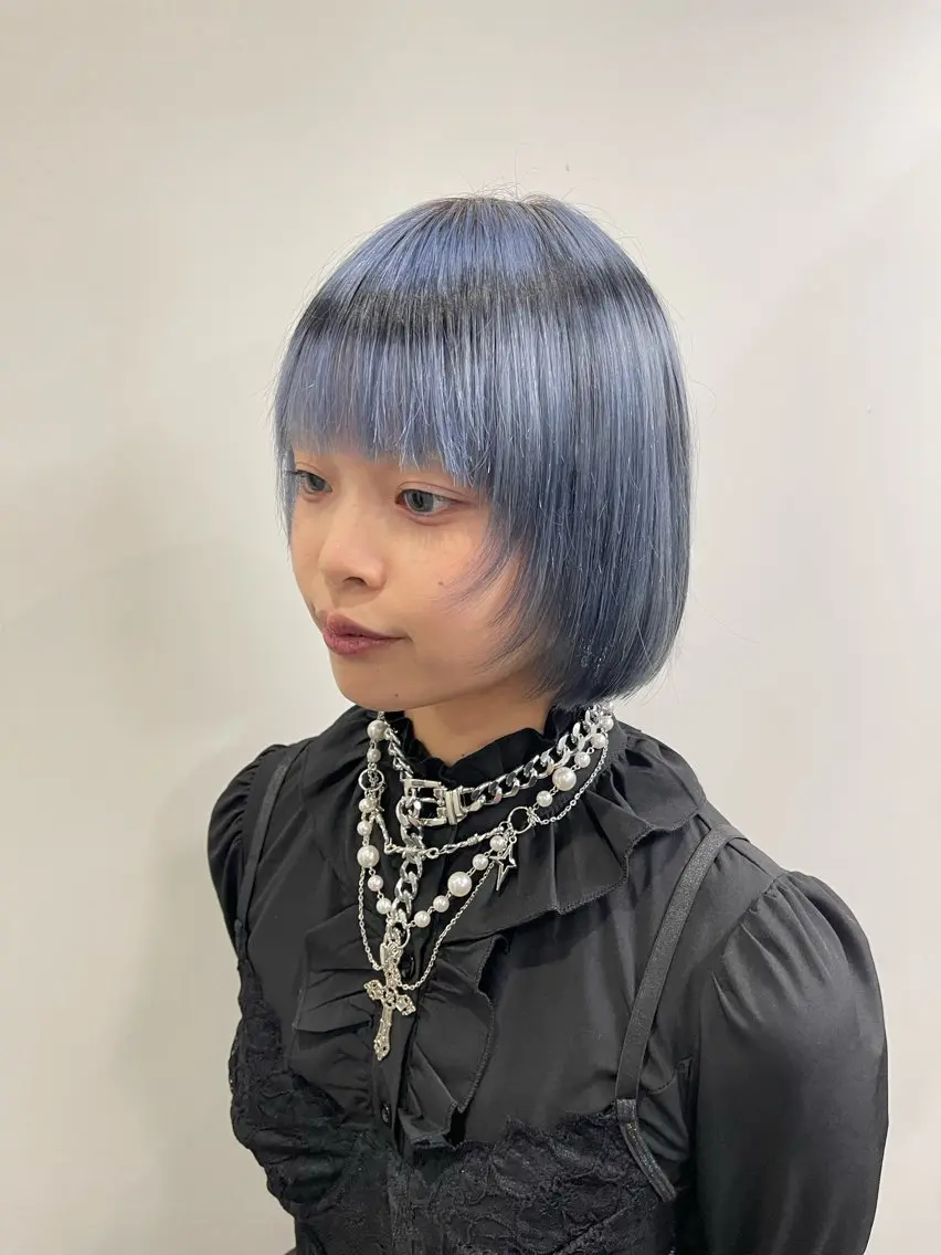 ミディアム カラー ブリーチ ブルーカラー 透明感カラー デザインカラー inchelsea ririkaのヘアスタイル