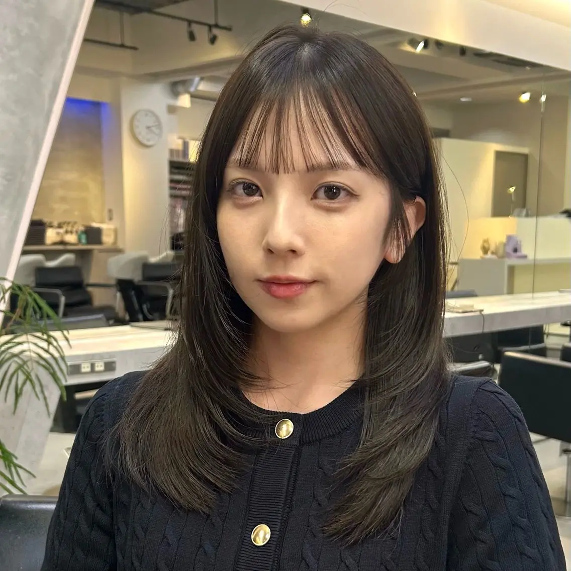 ミディアム レイヤーカット ELIN  hair Rurukaのヘアスタイル