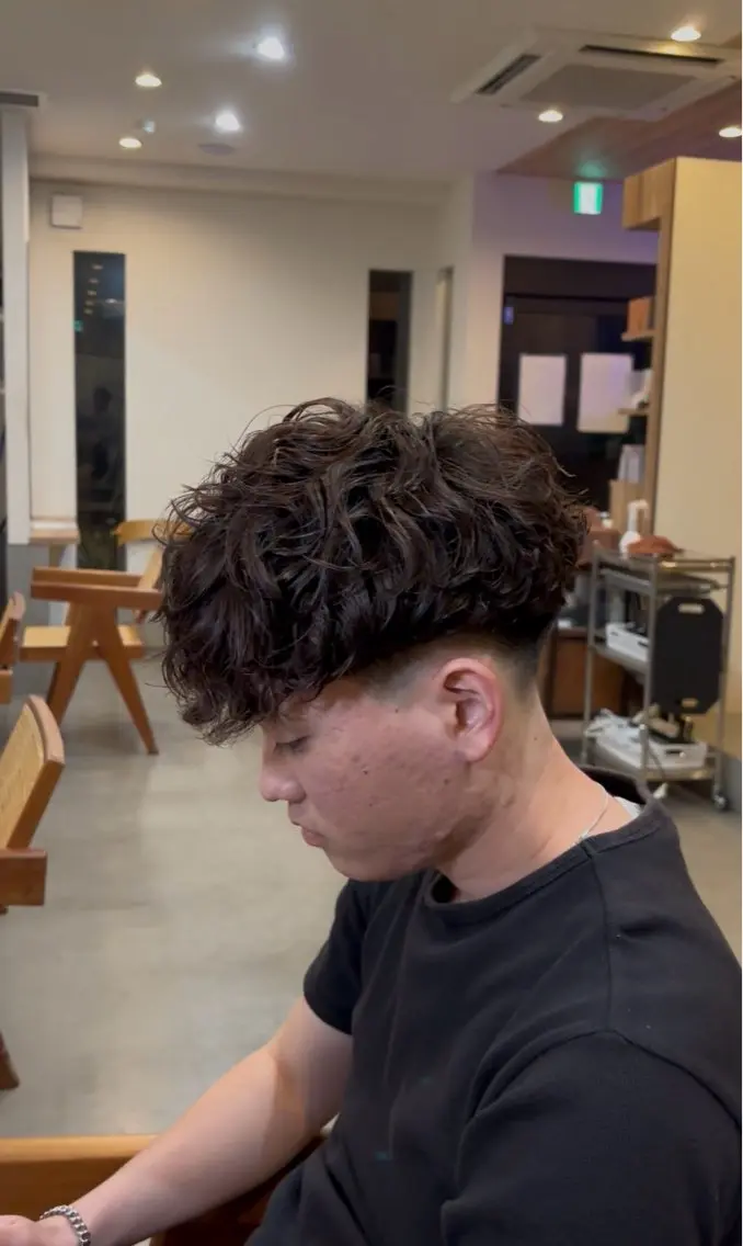 パーマ メンズ スペインカール カット パーマ 吉田 到真のヘアスタイル