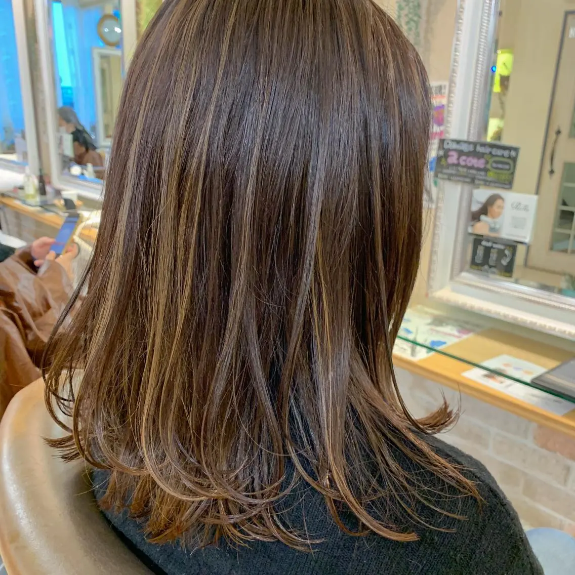 ミディアム ミディアムレイヤー レイヤーカット カット トリートメント 切りっぱなしボブ ソノキユウカのヘアスタイル
