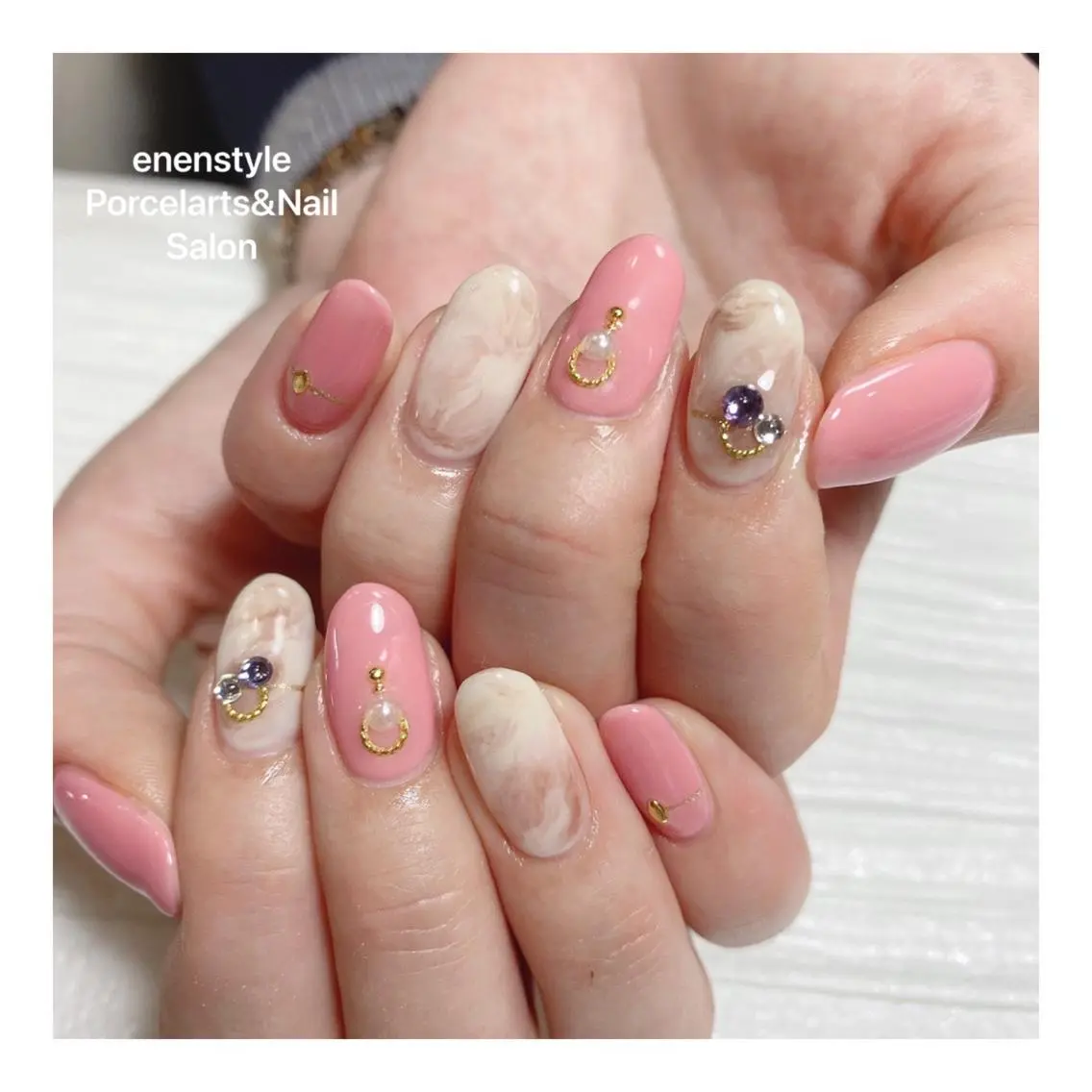 ミディアム ネイル ハンドネイル 🐾enen style 🐾のネイルデザイン
