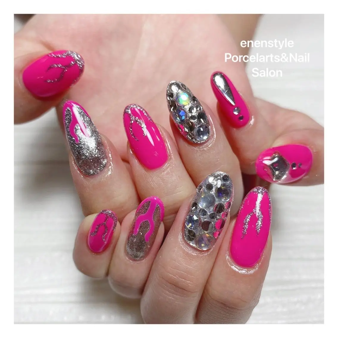ミディアム ネイル ハンドネイル 🐾enen style 🐾のネイルデザイン
