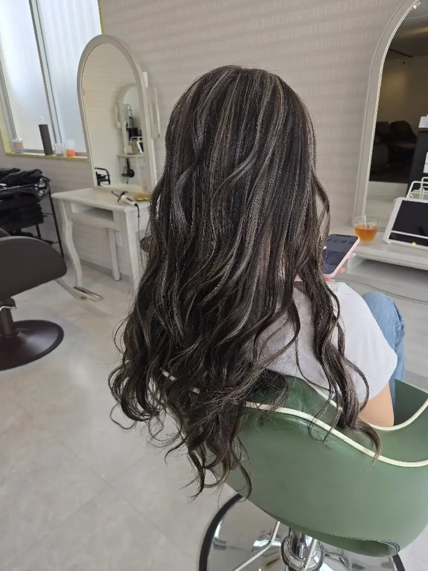 ロング ヘアカラー トリートメント ハイライトならお任せ 福田 将太のヘアスタイル