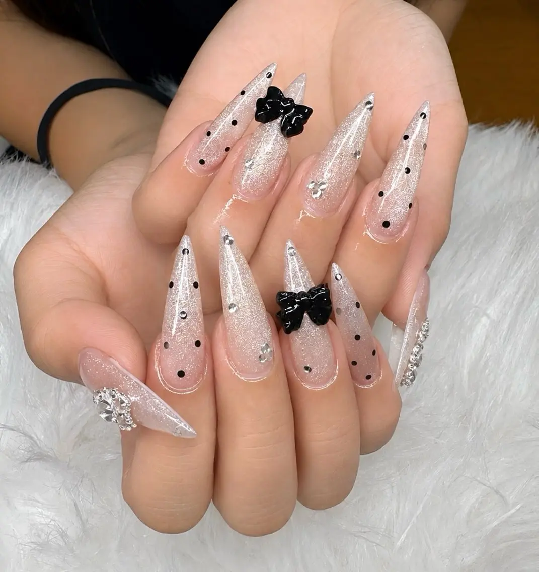 ネイル MIKA RUBY NAIL SLONのネイルデザイン