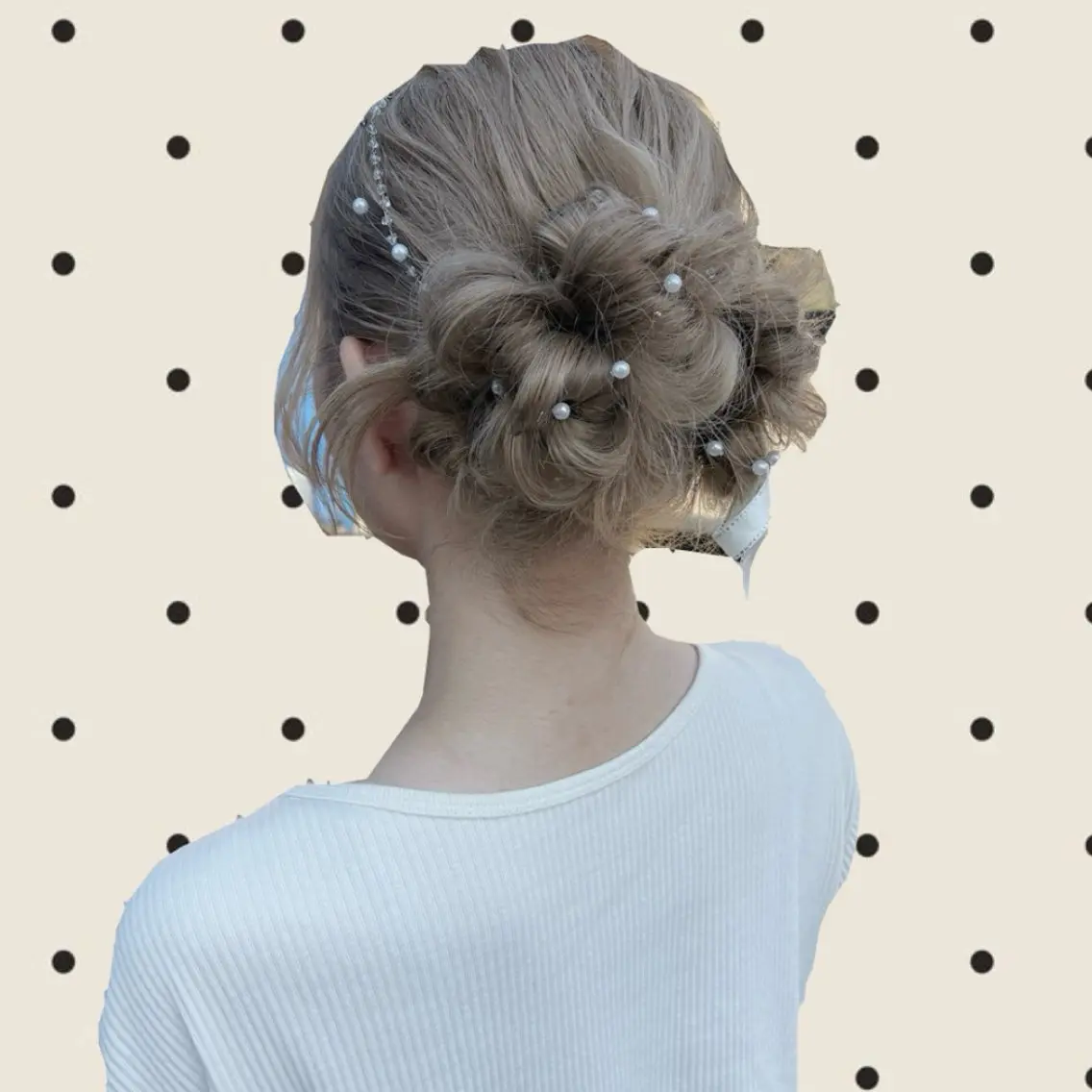 ロング ヘアアレンジ お団子ヘア ロング ベージュ/透け感 カラー.nano🎀のヘアスタイル