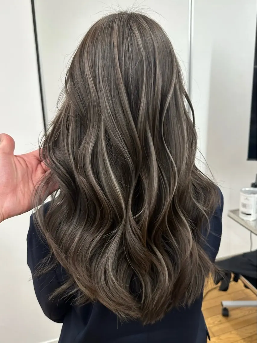 ロング カラー シールエクステ バレイヤージュ ベージュカラー ブリーチ ケアブリーチ ヘアカラー トリートメント 大阪梅田/レイヤー/ ハイライト/yuuのヘアスタイル