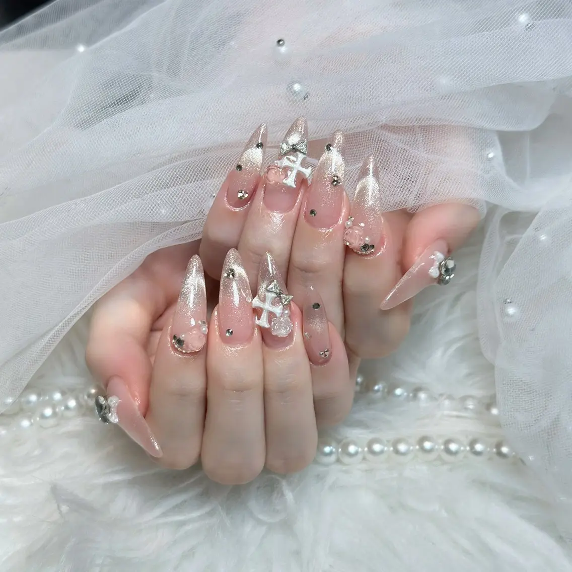 ネイル チークネイル ドット フレンチネイル グラデーション ハート ハンドネイル Julli NailStudioのネイルデザイン
