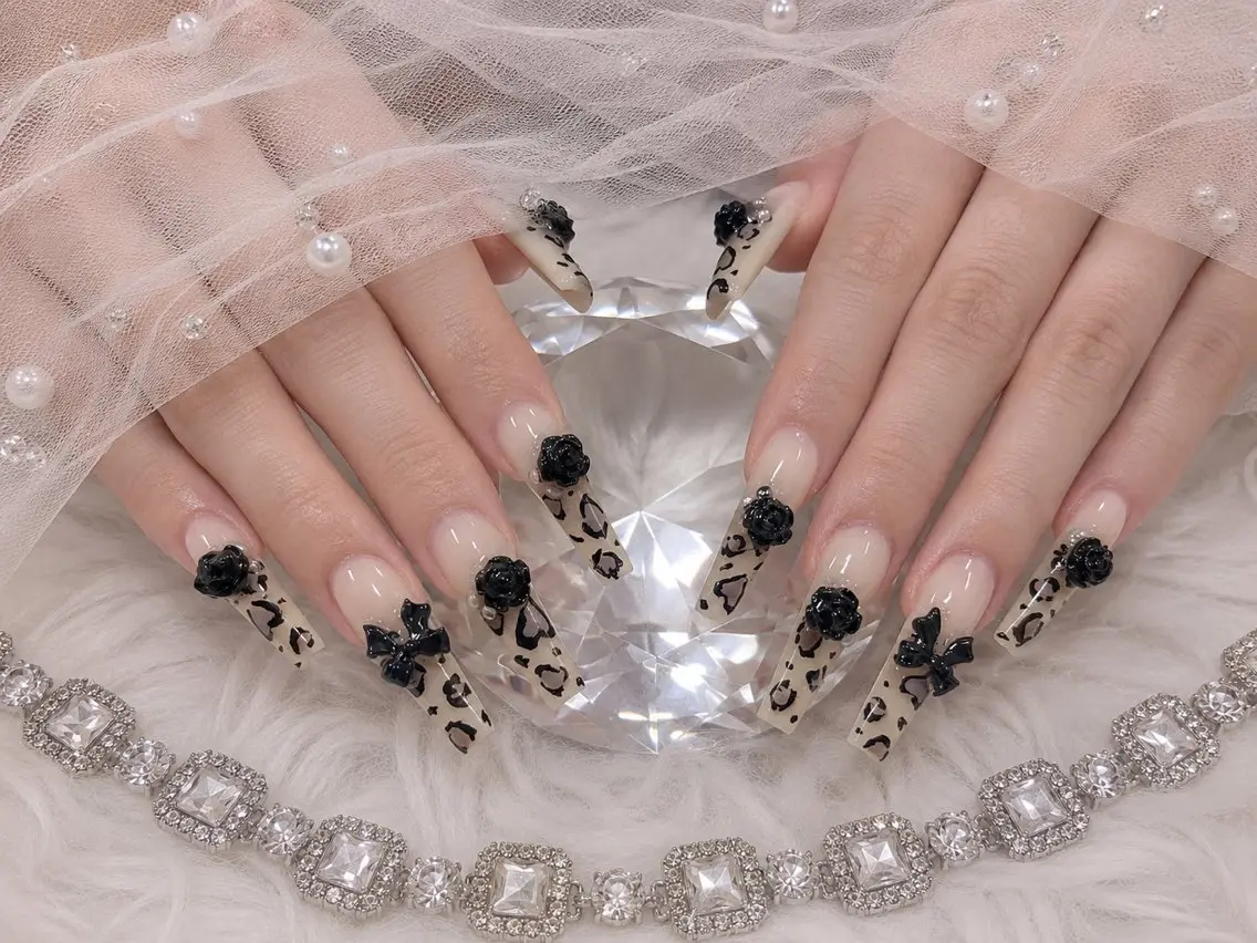 ネイル ドット ロングネイル スカルプネイル ワンホンネイル ハンドネイル 𝑅𝑖𝑛 🫧 アクリルスカルプのネイルデザイン