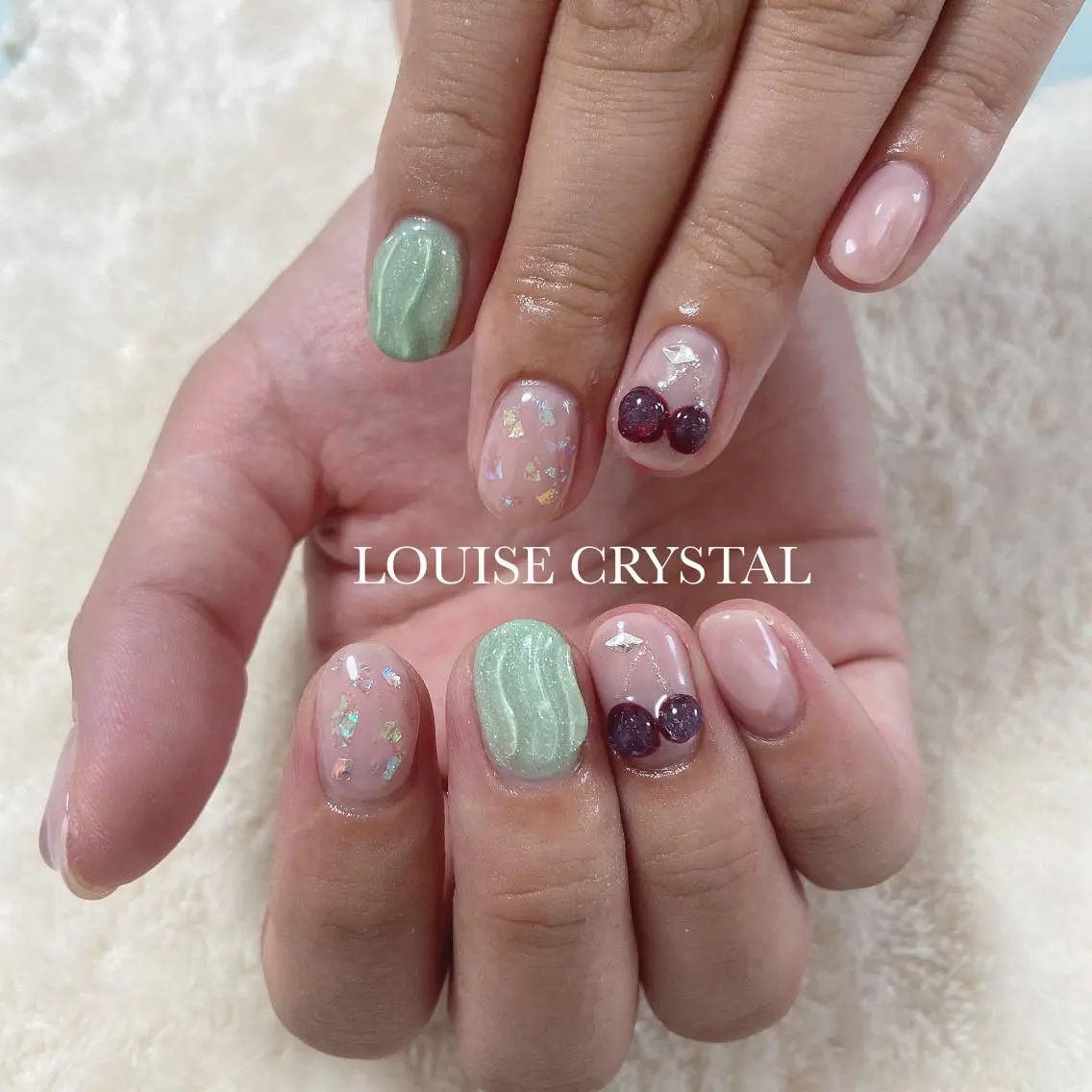ネイル ハンドネイル LOUISE CRYSTALのネイルデザイン